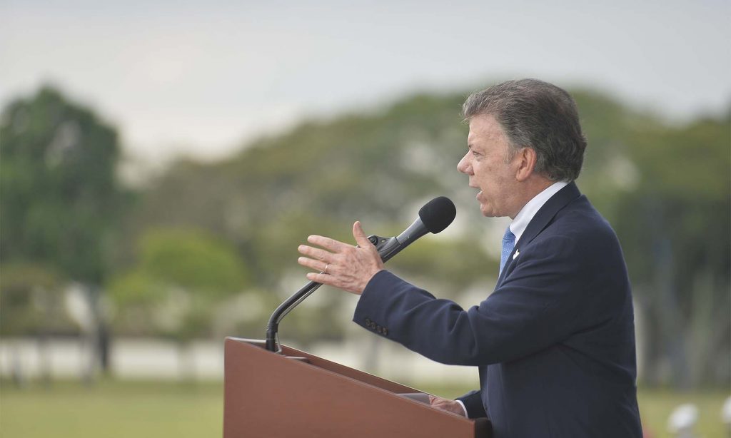 “Subtenientes: nunca olvidarán que se graduaron en el primer día de paz en Colombia”, dijo el Presidente Santos durante la ceremonia de ascensos de la Fuerza Aérea Colombiana (FAC).
